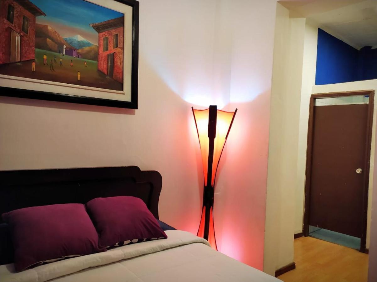 Hotel Hostal La Casa Tolena Quito - Ecuador Esterno foto