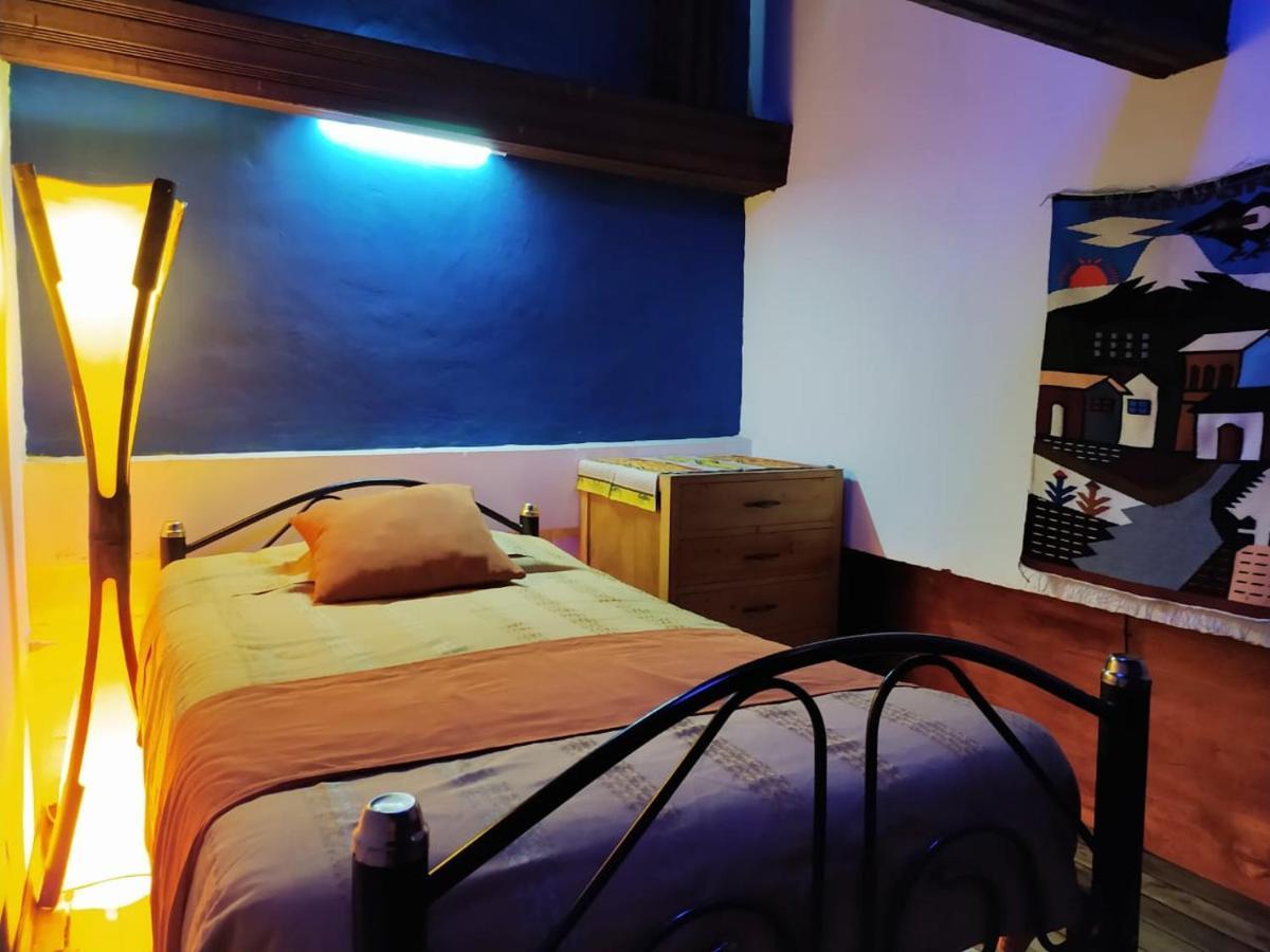 Hotel Hostal La Casa Tolena Quito - Ecuador Esterno foto