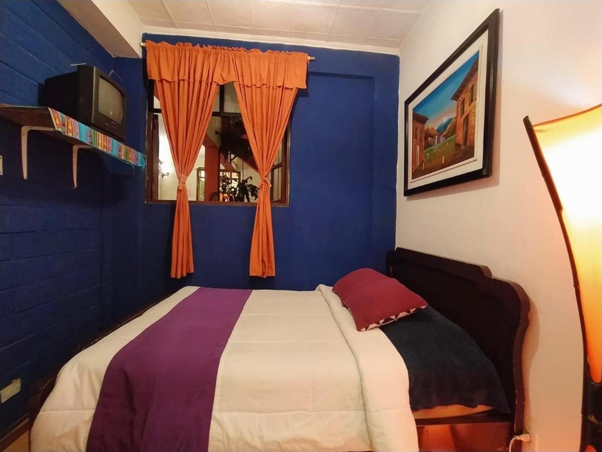 Hotel Hostal La Casa Tolena Quito - Ecuador Esterno foto