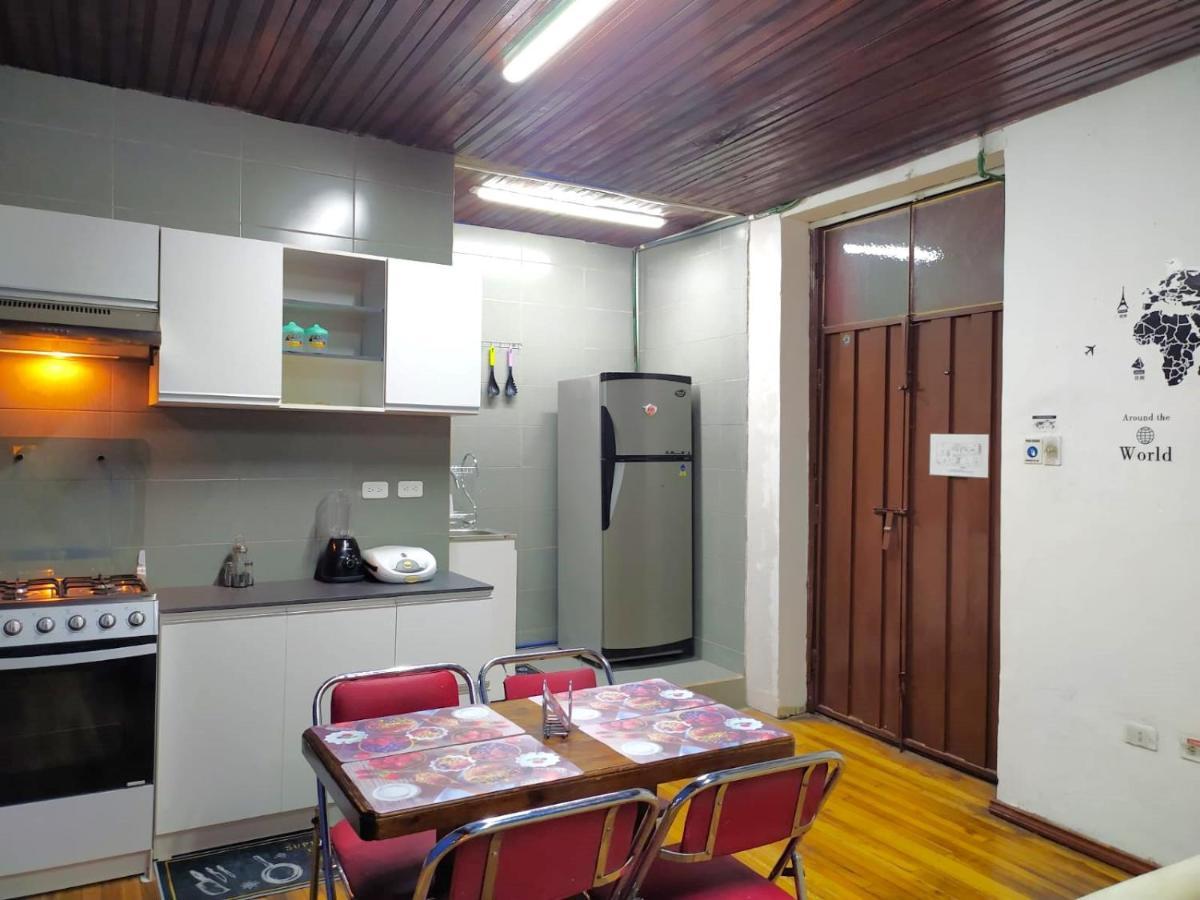 Hotel Hostal La Casa Tolena Quito - Ecuador Esterno foto
